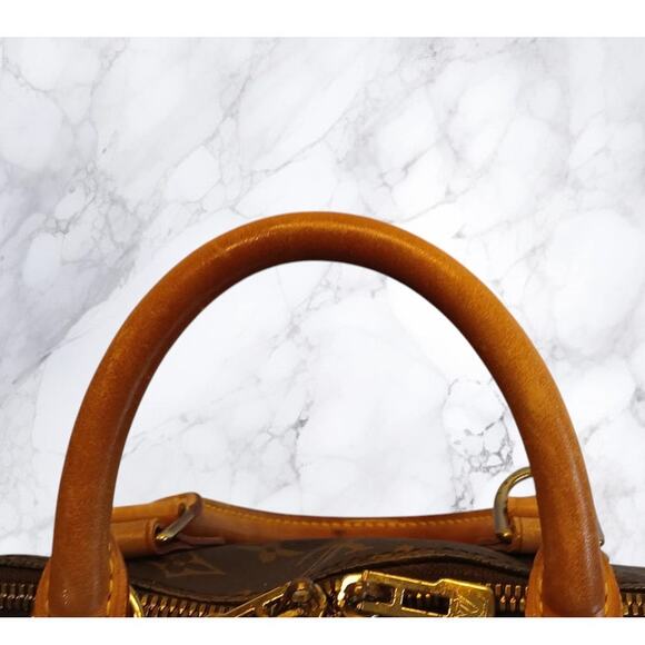 Louis Vuitton Alma PM Monogram Handbag - Vintage Authentic - Picture 13 of 16